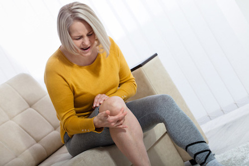 Woman having knee arthritis pain