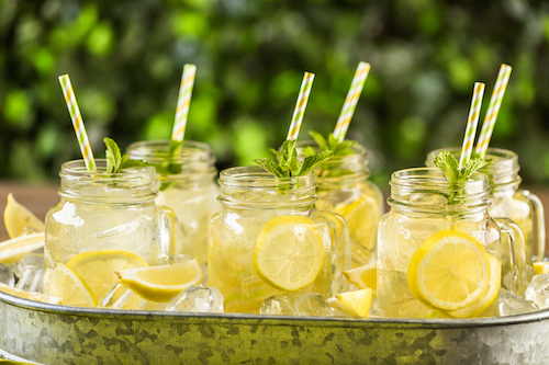 Iced green tea is a summer-friendly food for immune support