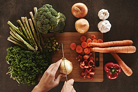 Detoxifying foods include onions, garlic, eggs, Brussels sprouts and others that contain sulfur. detoxifying foods include onions, garlic, eggs, Brussels sprouts and others that contain sulfur