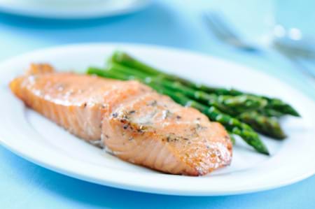 grilled salmon and steamed asparagus for dinner can help you lose weight