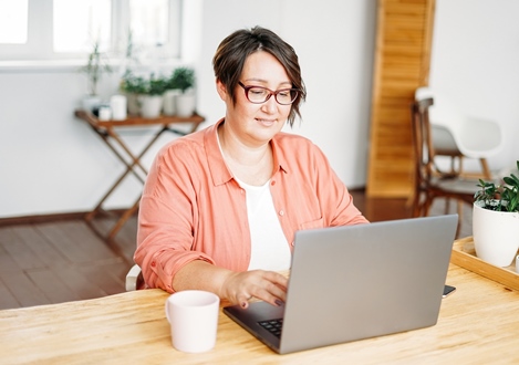 woman with thyroid weight gain