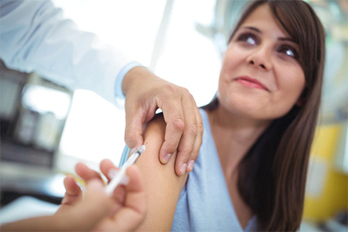 A woman getting her covid vaccine